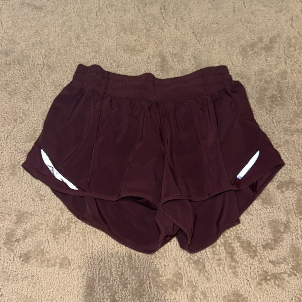 Maroon lululemon hotty hots 2.5”